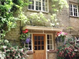 busbridge-lakes-coach-house-courtyard-front-door